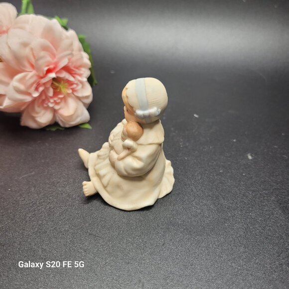 Vintage “Baby Sharice” Porcelain Figurine By Jan Hagara #S11360 1990 - Picture 7 of 9